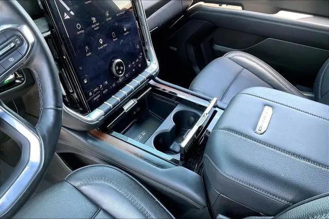 2025 GMC Yukon 4WD Denali