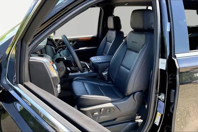 2025 GMC Yukon 4WD Denali