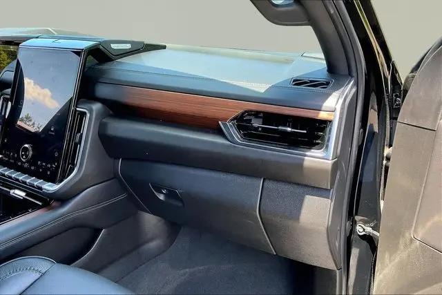2025 GMC Yukon 4WD Denali
