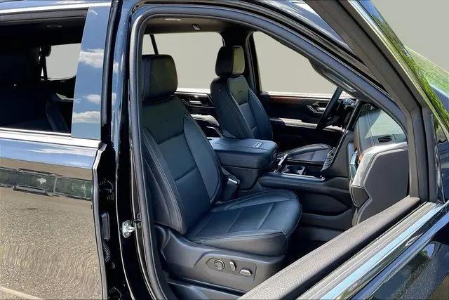 2025 GMC Yukon 4WD Denali