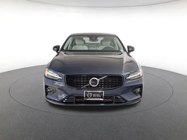 2024 Volvo S60 B5 Plus Dark Theme