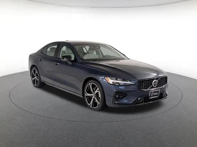 2024 Volvo S60 B5 Plus Dark Theme