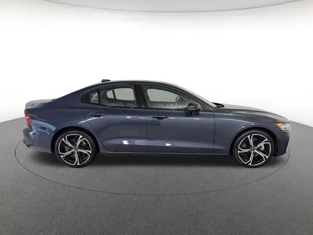 2024 Volvo S60 B5 Plus Dark Theme