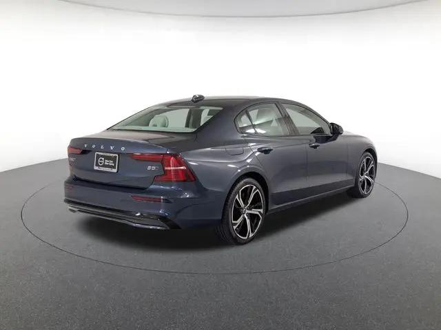 2024 Volvo S60 B5 Plus Dark Theme
