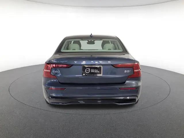 2024 Volvo S60 B5 Plus Dark Theme