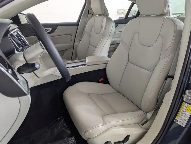 2024 Volvo S60 B5 Plus Dark Theme