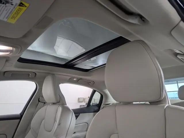 2024 Volvo S60 B5 Plus Dark Theme
