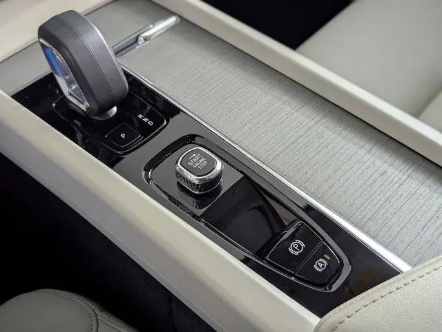 2024 Volvo S60 B5 Plus Dark Theme