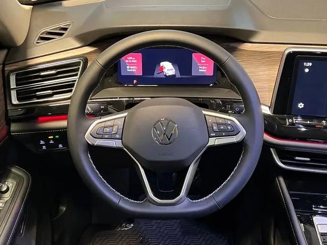 2026 Volkswagen Atlas SEL