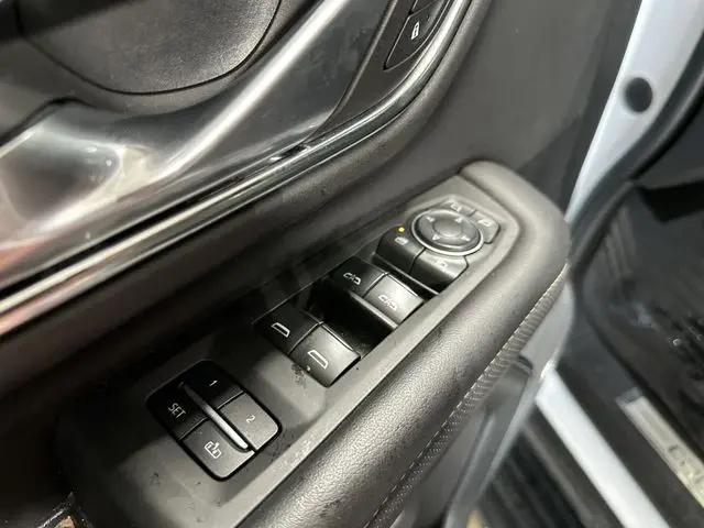 2022 Chevrolet Suburban 4WD Premier