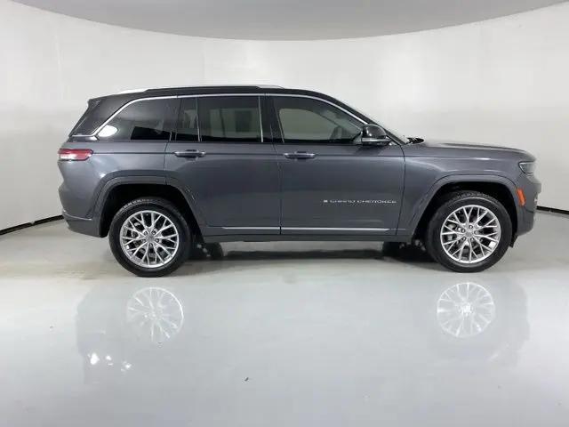2022 Jeep Grand Cherokee Summit 4x2