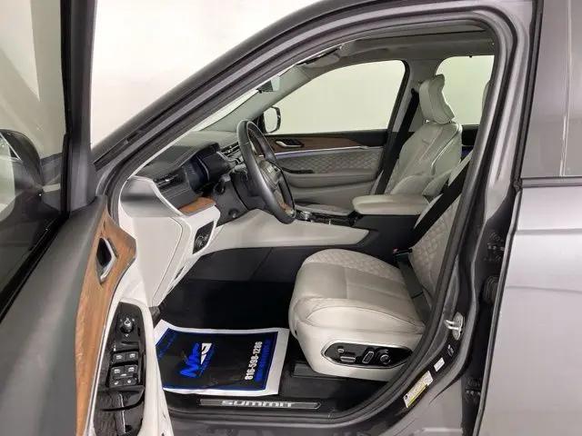 2022 Jeep Grand Cherokee Summit 4x2