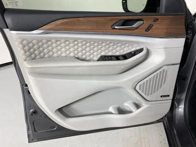 2022 Jeep Grand Cherokee Summit 4x2