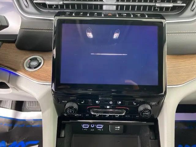 2022 Jeep Grand Cherokee Summit 4x2