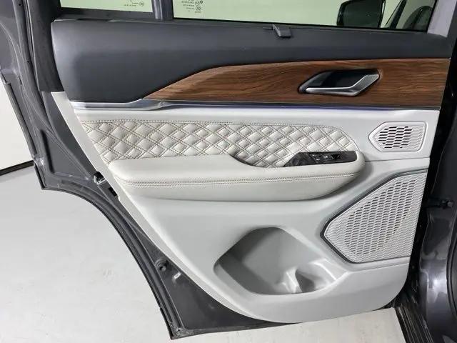 2022 Jeep Grand Cherokee Summit 4x2