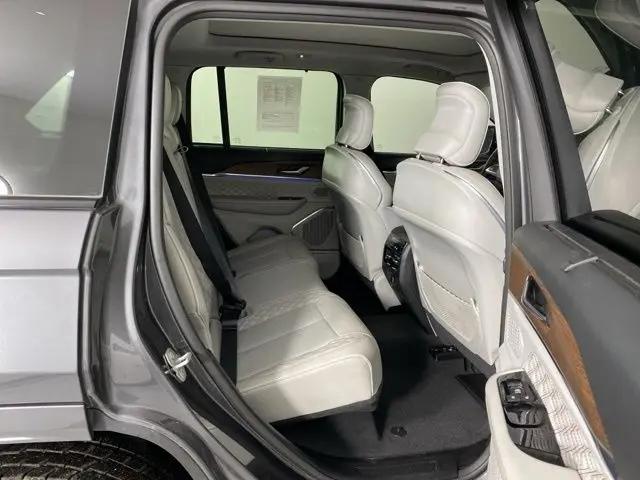2022 Jeep Grand Cherokee Summit 4x2