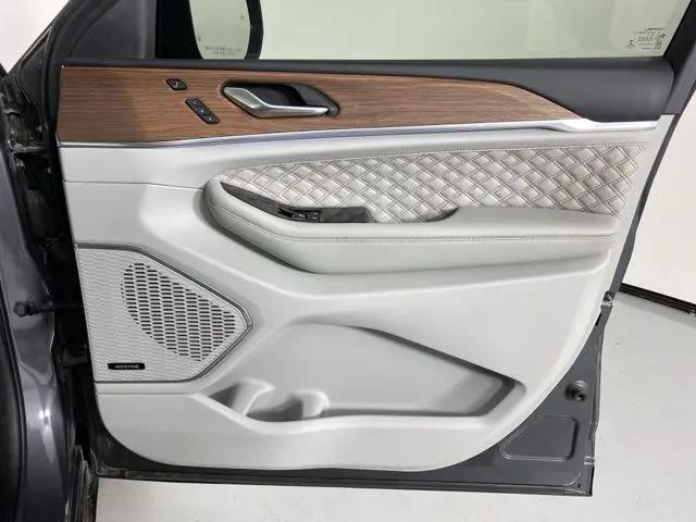 2022 Jeep Grand Cherokee Summit 4x2