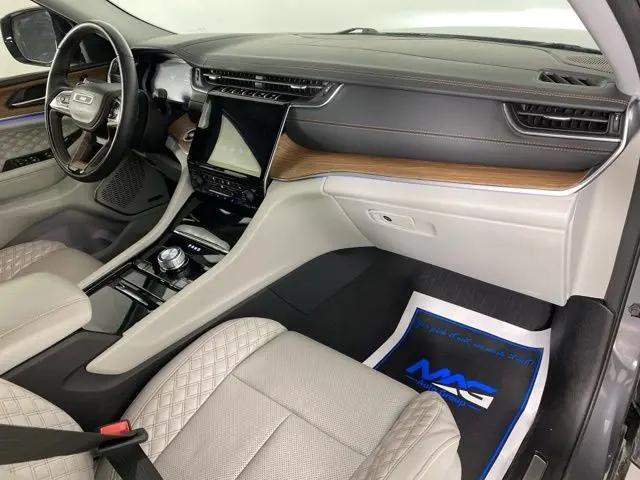 2022 Jeep Grand Cherokee Summit 4x2