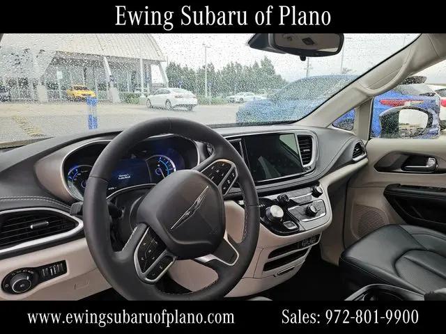 2024 Chrysler Pacifica Hybrid Select