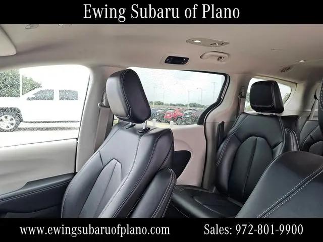 2024 Chrysler Pacifica Hybrid Select