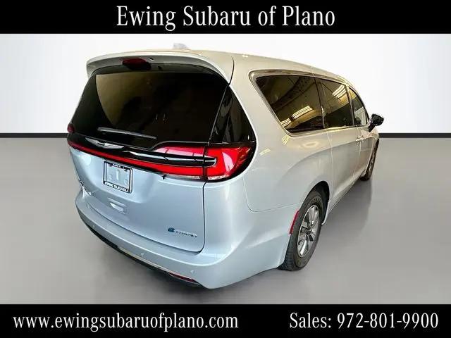 2024 Chrysler Pacifica Hybrid Select