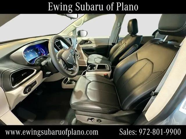 2024 Chrysler Pacifica Hybrid Select