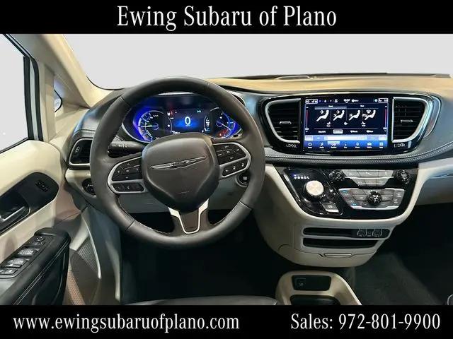 2024 Chrysler Pacifica Hybrid Select