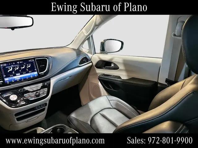 2024 Chrysler Pacifica Hybrid Select