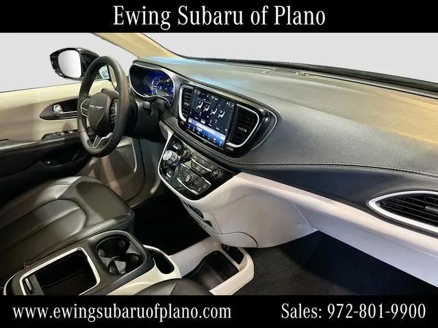 2024 Chrysler Pacifica Hybrid Select