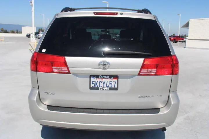 2004 Toyota Sienna LE
