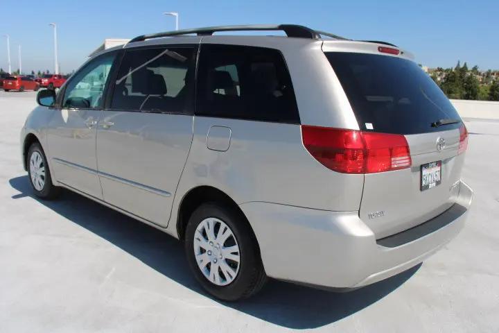 2004 Toyota Sienna LE