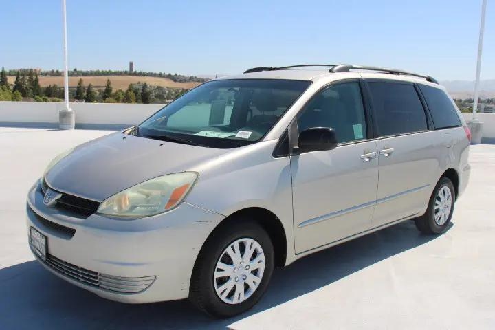2004 Toyota Sienna LE