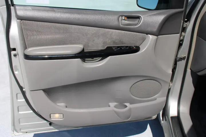 2004 Toyota Sienna LE
