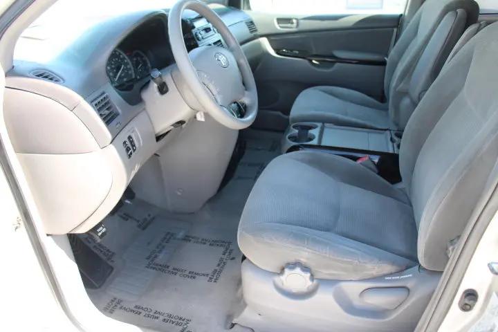 2004 Toyota Sienna LE