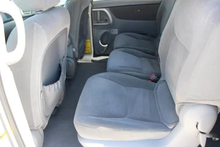 2004 Toyota Sienna LE