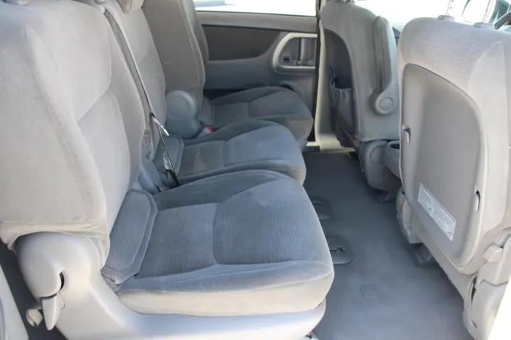 2004 Toyota Sienna LE