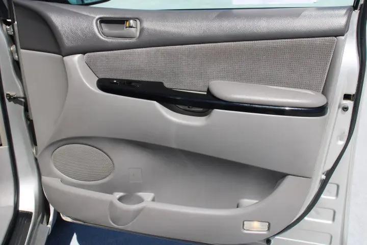 2004 Toyota Sienna LE