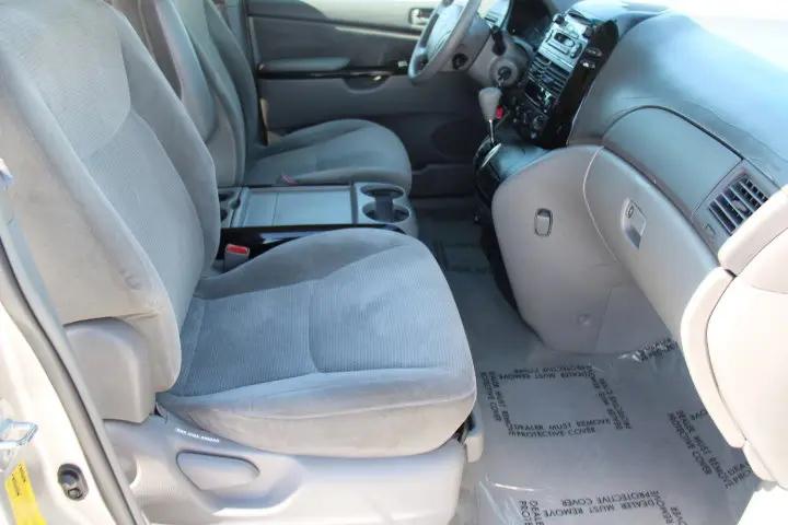 2004 Toyota Sienna LE