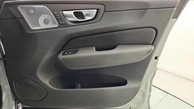 2026 Volvo XC60 Plug-In Hybrid Black Edition Ultra, T8 AWD Electric/Gasoline, Dark
