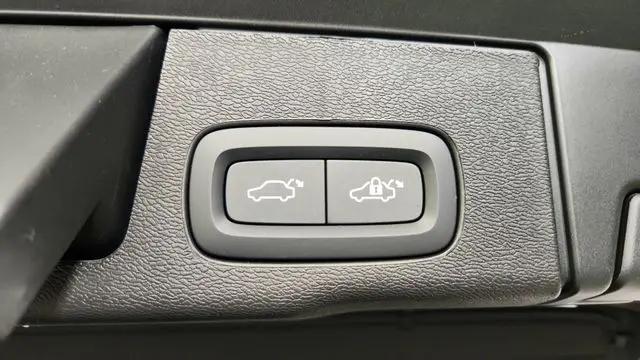 2026 Volvo XC60 Plug-In Hybrid Black Edition Ultra, T8 AWD Electric/Gasoline, Dark