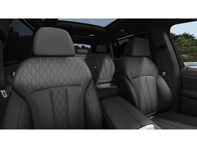2027 BMW X7 M60i