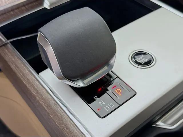 2026 Land Rover Range Rover P400 SE