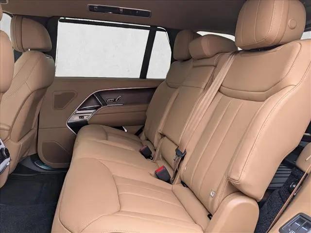 2026 Land Rover Range Rover P400 SE 7 Seat