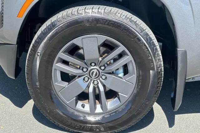 2025 Nissan Frontier King Cab SV 4x2