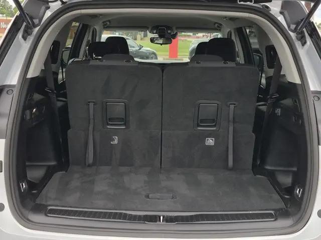 2023 Jeep Grand Cherokee L Laredo 4x4