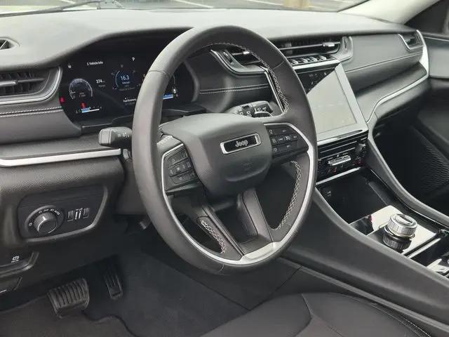 2023 Jeep Grand Cherokee L Laredo 4x4