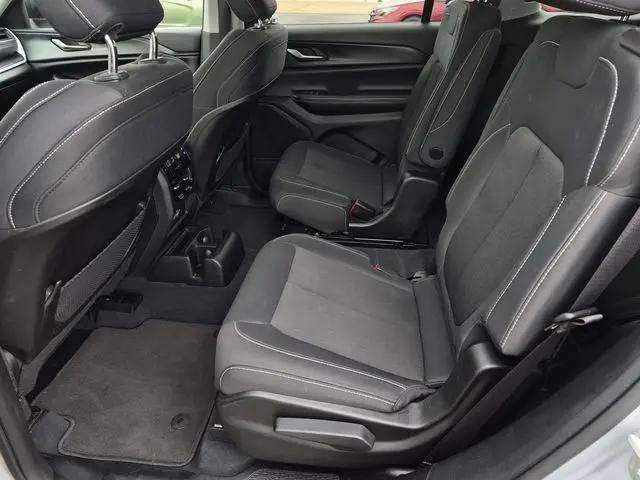 2023 Jeep Grand Cherokee L Laredo 4x4