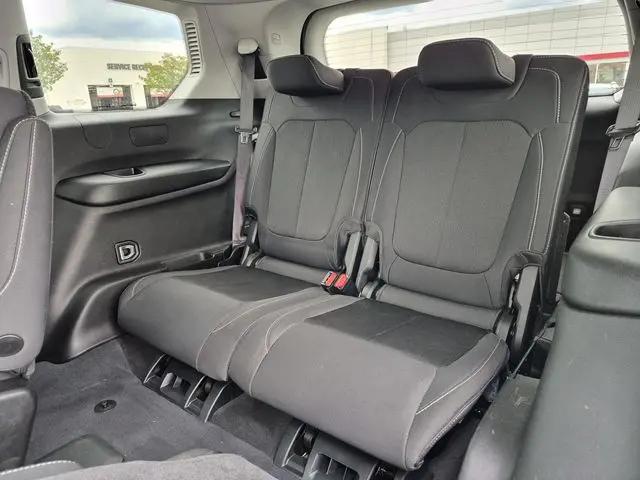 2023 Jeep Grand Cherokee L Laredo 4x4