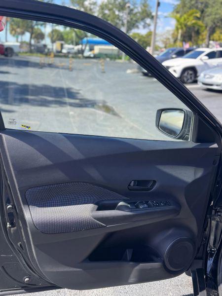 2019 Nissan Kicks S
