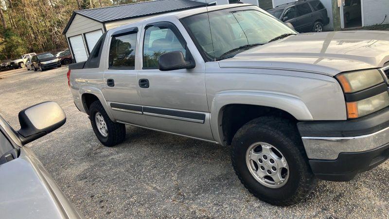 2005 Chevrolet Avalanche LS